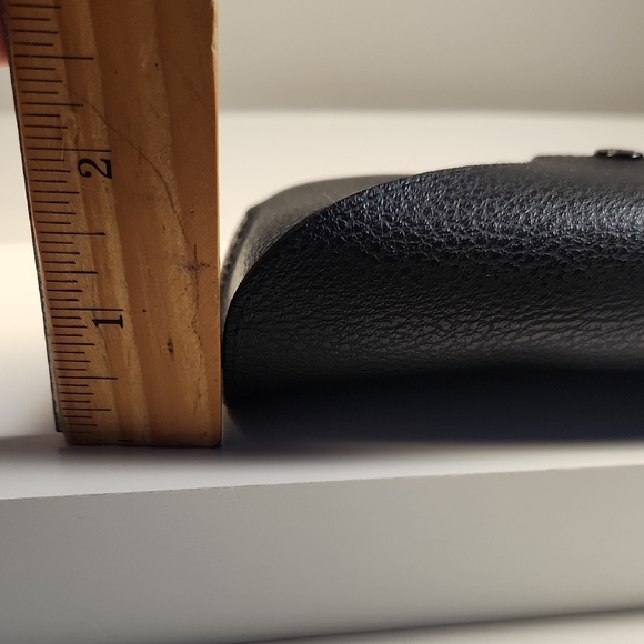 Ray-Ban Black Leather Sunglasses Case - Picture 6 of 6